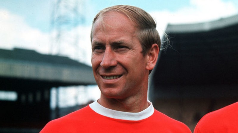 Bobby Charlton là tiền đại MU từng tạo nên sự vĩ đại của đội bóng này